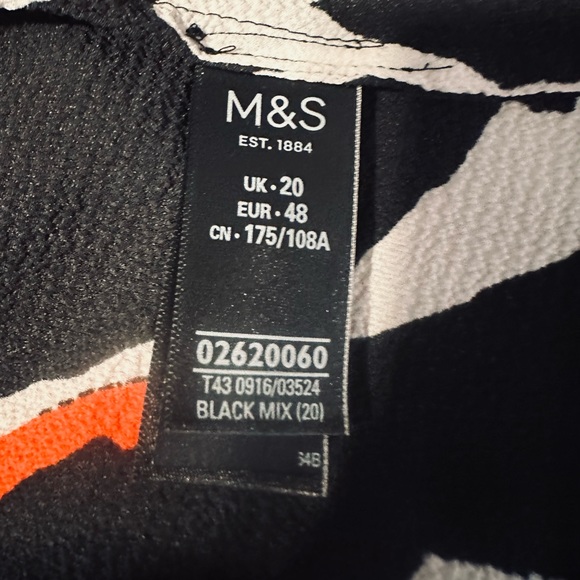 NEW Marks & Spencer Jacquard Blouse Double Breasted Black Print SZ 16/XL - Picture 8 of 16